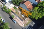 Terreno de esquina no Bairro Jardim Botânico, posição solar norte e oeste, distante 1 quadra da Av. Salvador França;&lt;BR&gt;&lt;BR&gt;Destaques do Bairro: o Bairro Jardim Botânico  caracteriza-se po