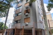 Vende-se apto de 03 dormitórios, sendo 01 suíte e 02 vagas no Bairro Petrópolis.&lt;BR&gt;Distribuído em amplo living 3 ambientes com lareira, sacada integrada com churrasqueira e espaço home office. 