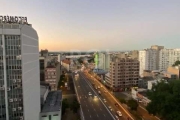 Apartamento com vista eterna para o Guaíba, possuindo hall de entrada, sala ampla, cozinha americana ampla, lavabo, área de serviço, mais uma dependência. Possui 3 dormitórios, sendo uma suíte mais um