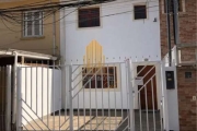 CASA À VENDA - POSSUI 130M²  COM 3 QUARTOS, SALA, 3 BANHEIROS E 2 VAGAS EM CHÁCARA SANTO ANTÔNIO.