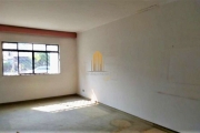 SAÚDE - CASA DE 271M² POSSUI 3 DORMITÓRIOS, SENDO 1 SUÍTE, 1 SALA E 2 VAGAS.