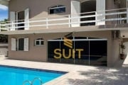 Alphaville 01 - Casa com 450m², 4 Suítes, 6 Vagas, Piscina, Varanda Em Barueri/SP! Contato: Suit (11) 94584-8250