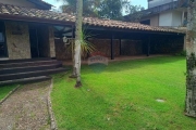 CASA À VENDA NO CONDOMÍNIO BOUGAINVILEE II EM BERTIOGA-SP COM 5 SUÍTES.