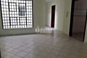 Casa comercial disponível para locação no bairro Martins em Uberlândia-MG