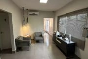 Casa comercial disponível para locação no bairro Martins em Uberlândia-MG.