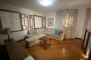 Casa comercial disponível para locação no bairro Brasil em Uberlândia-MG.