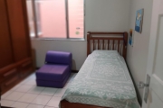 Apartamento de 2 quartos e 1 banheiro.