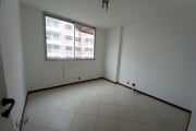 Apartamento de 2 quartos e 1 suíte.