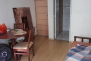 Apartamento de 2 quartos e 2 banheiro.