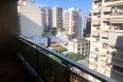 Apartamento de 4 quartos e 3 suítes.