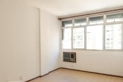 Apartamento de 3 quartos e 2 banheiros.