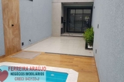 CASA NOVA COM PISCINA EM RUA TRANQUILA.