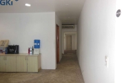 Prédio comercial, 350 m² AC, 10 salas, 6 banheiros