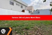 Ótimo terreno plano, pronto para construir com 300 m2 à venda no Condominio Mont Blanc, já com casas prontas ao redor.