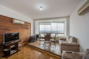 Excelente apartamento com 3 dormitórios no Centro Histórico de Porto Alegre, 148,34m² de área privativa, living amplo, sacada andar alto com vista para o Cais e Rio Guaíba, cozinha americana, área de 