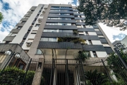 Vende apartamento 85m² de área privativa com ótima localização, living dois ambientes, três dormitórios sendo um suíte, cozinha, área de serviço,  sacada com churrasqueira e uma vaga de garagem.&lt;BR