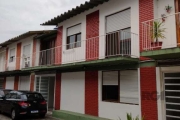 Ótima casa duplex em condomínio fechado no bairro Cristal, com 88m² privativos, de 3 dormitórios e vaga. Possui sala ampla, 3 dormitórios sendo 1 suíte, banheiro social, cozinha americana, Garagem fec