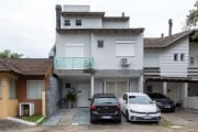 Excelente casa em condomínio fechado, composta por três pavimentos.&lt;BR&gt;Possui quatro suítes, sendo duas com sacada com linda vista panorâmica, espaço home office, amplo living de estar e jantar,