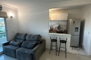 Este apartamento é realmente impressionante! Com dois dormitórios, sendo um deles uma suíte completa com ar-condicionado split e um banheiro totalmente equipado, oferece um ambiente de conforto e conv