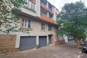 Apartamento de 3 dormitórios com living com lareira, sacada e dependência de empregada com banheiro auxiliar, 2 apartamentos por andar. Prédio muito bem localizado, na Av Nova York, junto a Rua Marquê