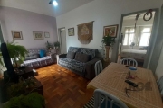 Apartamento dois dormitórios, sacada, cozinha, área de serviço, banheiro com ventilação natural e living bem ventilado e iluminado. Dois lances de escada, posição solar leste (sol da manhã) e a poucos