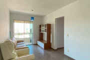 Apartamento semimobiliado de 60m², 2 dormitórios, sacada com churrasqueira, living com dois ambientes, cozinha ampla, área de serviço separada, um banheiro social e uma vaga de garagem. Vista linda pa