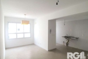 Apartamento com 2 dormitórios, novo, nunca habitado, 1 banheiro, com box instalado, cozinha com pia, churrasqueira, área de serviço. living com luminária instalada. Possui 1 vaga de garagem.&lt;BR&gt;