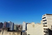 Coliseu vende apartamento com ótima localização, living dois ambientes, 3 dormitórios sendo um suíte , sol da manhã, , cozinha com armários, área de serviço, banheiro social, piso parquet, arejado, il