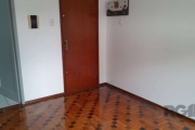 Excelente apartamento para venda,silencioso com EXCLUSIVIDADE todo reformado,piso parquet com sinteco,no living e nos dormitórios, fundos 2 dormitórios , living,cozinha,com área de serviço separada, ,