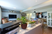 Descubra seu novo lar no coração do bairro Tristeza, em Porto Alegre!&lt;BR&gt; Este apartamento espaçoso de 90,14 m², totalizando 114,35 m², oferece um ambiente ideal para a sua família. &lt;BR&gt;Co