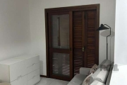 Excelente apartamento 2 dormitórios  com 61 m2 - possui garagem - Living 2 ambientes com sacada, cozinha e área de serviço separadas, banheio social com ventilação direta.