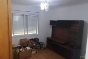 Apartamento com 3 quartos, vaga de garagem, no bairro Glória, Porto Alegre/RS&lt;BR&gt;&lt;BR&gt;Apartamento reformado, com 3 dormitórios, ideal para quem busca conforto e praticidade. O imóvel possui