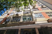 Ótimo e amplo apartamento na Cidade Baixa, de frente, reformado, com 95m² privativos, com 3 dormitórios e vaga. Possui living amplo com sala de estar e sala de jantar, 3 dormitórios sendo 1 suíte, ban