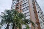 Apartamento de três quartos, suíte e duas vagas de garagem no bairro Auxiliadora em Porto Alegre.&lt;BR&gt;Impecável apartamento semi-mobiliado e muito ensolarado. &lt;BR&gt;Atualmente, um dos dormitó