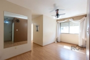 Apartamento semi mobiliado  na Rua Doutor Campos Velho, fácil acesso a Av. Nonoai e Av. Cavalhada. Com 70 m de área privativa, imóvel com 3 dormitórios com armários, living iluminado, com ventilador d