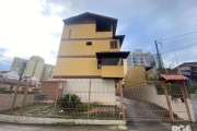 Casa em condomínio fechado no bairro Tristeza, possui 3 dormitórios, sendo 1 suí