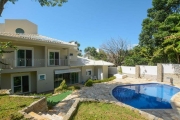 Casa em condomínio fechado à venda 5 quartos, sendo (4 suítes), piscina no Cacupé, Florianópolis/SC