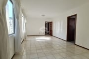 Apartamento à Venda no Centro de Florianópolis com 4 quartos, sendo 1 suíte, 1 vaga de garagem.