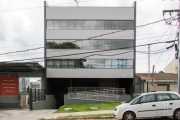 Conjunto comercial para locação no bairro Tristeza, com aproximadamente 32m² de área privativa, piso porcelanato, box e banheiro montados. Prédio inteligente e moderno com toda a infraestrutura necess