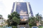 Conjunto comercial no Centro de Porto Alegre. Com vaga rotativa.  Área privativa 145,00m². Edifício possui 4 elevadores, ar condicionado central, portaria 24 horas, bicicletário e espaço para motos.&l