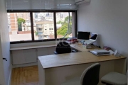 Sala na Rua Vieira de castro, bairro Santana&lt;BR&gt;&lt;BR&gt;Sala em excelente localização, andar alto com 43,52² , com banheiro, mobiliada.  Próximo ao Hospital e Clinicas de Porto Alegre, Pronto 