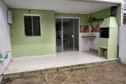 Casa linda com vista para o Rio com 3 pavimentos  com duas suítes e a possibilidade de terceiro  dormitório, no terceiro pavimento , casa com sacadas, pátio com gradil na frente e fundos 2 vagas , ter