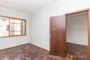 Excelente opção de investimento! Ótimo apartamento reformado, 1 dormitório (suite), 46m² privativos, orientação solar leste. Dispõe de living dois ambientes, piso parquet, banheiro social, cozinha e á