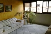 Excelente apartamento 2 dormitórios, 1 vaga/box de garagem coberta, sol da manhã e da tarde, living para 2 ambientes e sacada. &lt;BR&gt;Condomínio com infra estrutura enxuta e em ótima localização. &