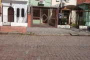 Casa, sobrado, no bairro Santana de 2 dormitórios,suíte, sótão que pode ser o terceiro dormitório,banho social, living para 02 ambientes,lareira, lavabo, jardim de inverno, cozinha, churrasqueira, pát