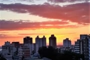 Cobertura de 02 dormitórios no bairro Menino Deus em Porto Alegre. &lt;BR&gt;Parte Inferior com 02 dormitórios amplos, living para 02 ambientes com sacada integrada, cozinha, área de serviço, dependên