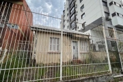 Casa de alvenaria, com 2 quartos.&lt;BR&gt;Agende sua visita!&lt;BR&gt;&lt;BR&gt;O bairro Menino Deus em Porto Alegre está próximo aos bairros Centro Histórico,&lt;BR&gt;Praia de Belas, Azenha e Cidad