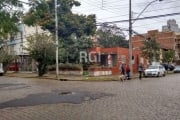 Terreno no Bairro Menino Deus, com 240 m² de área, com 10,10m de frente ao norte na Rua Almirante Gonçalves e 24m da frente ao fundo, ao Sul com a  Rua Barão do Tefé. ESTUDA PERMUTA POR ÁREA CONSTRUÍD