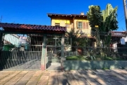 NA FREDERICO ETZBERGER&lt;BR&gt;Casa espaçosa com 210m², 03 dormitórios, suítes, lavabo, ampla sala com lareira, cozinha completa, garagem fechada para até 03 carros, amplo salão de festas com churras