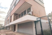 Casa em condomínio excelente, com elevador,  mobiliada, bairro Vila Assunção.&lt;BR&gt;Living amplo em conceito aberto com lareira, varanda e janelões com muita luz natural. Cozinha planejada  com chu